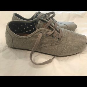 Grey Toms